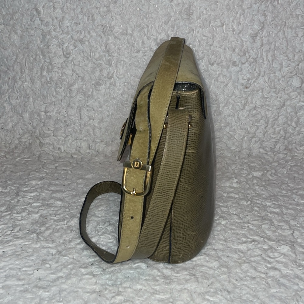 Fendi Vintage Italian Leather & Suede Flap Crossbody Shoulder Bag in Olive Green - Picture 5 of 17